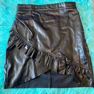 ídem ditto Faux Leather Ruffled Skirt